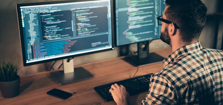 Full Stack es la persona con conocimiento en Front-End y Back-End